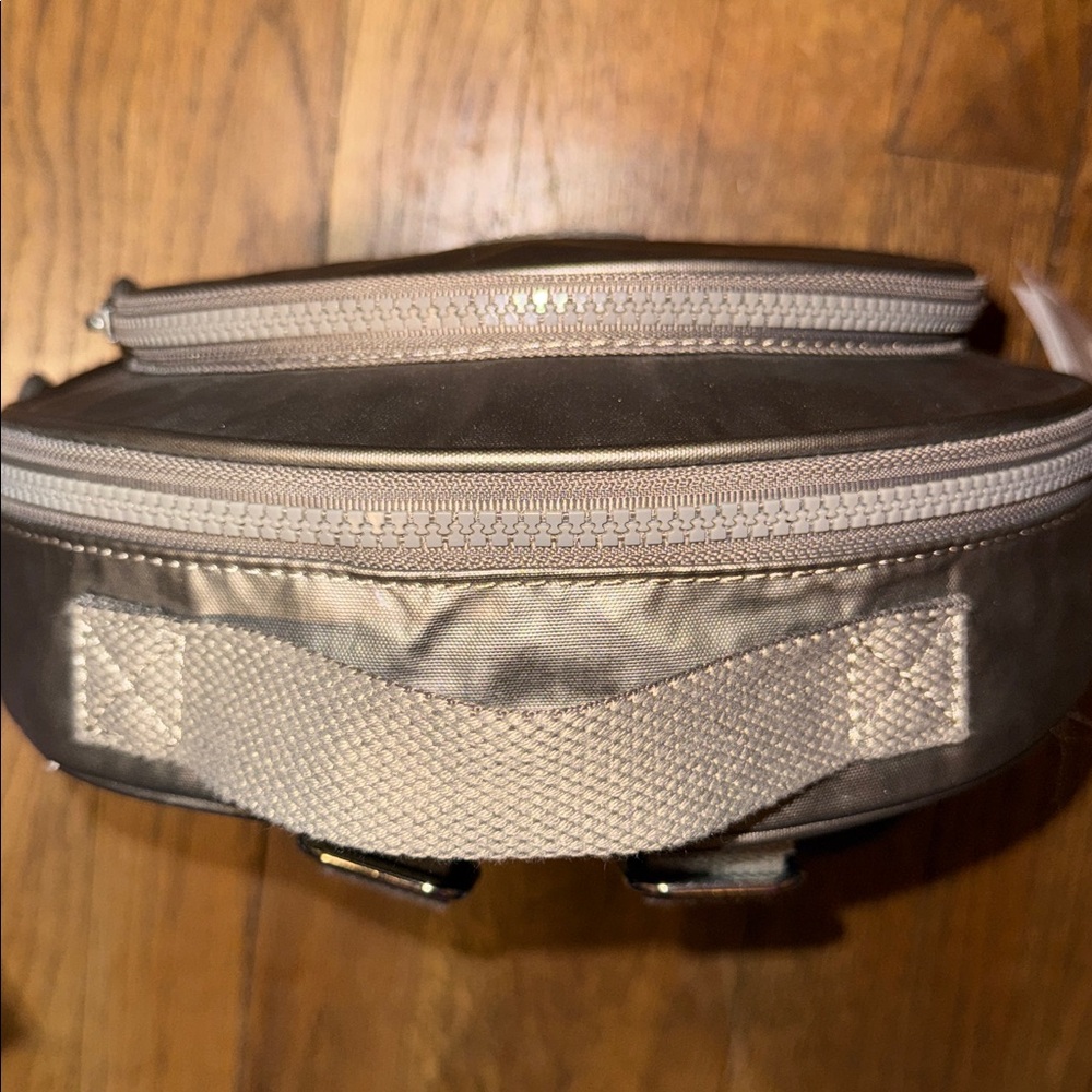 •KIPLINGS•NWT “RANI” METALLIC PEWTER ROUND CIRCULAR BOOKBAG - Picture 10 of 15